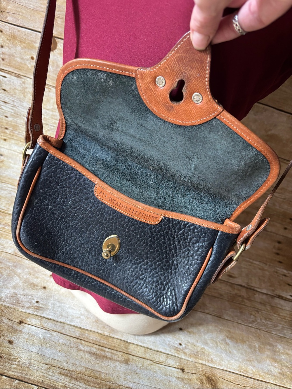 Vintage Dooney & Bourke crossbody bag - Picture 3 of 11